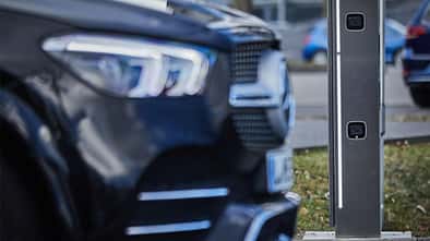Autoscanner von autosecure erfasst Fahrzeuge bei der Einfahrt zur digitalen Schadenprüfung.