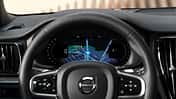 Digitales Kombiinstrument eines Volvo mit Kartenansicht im Rahmen des Volvo UX Software-Updates.
